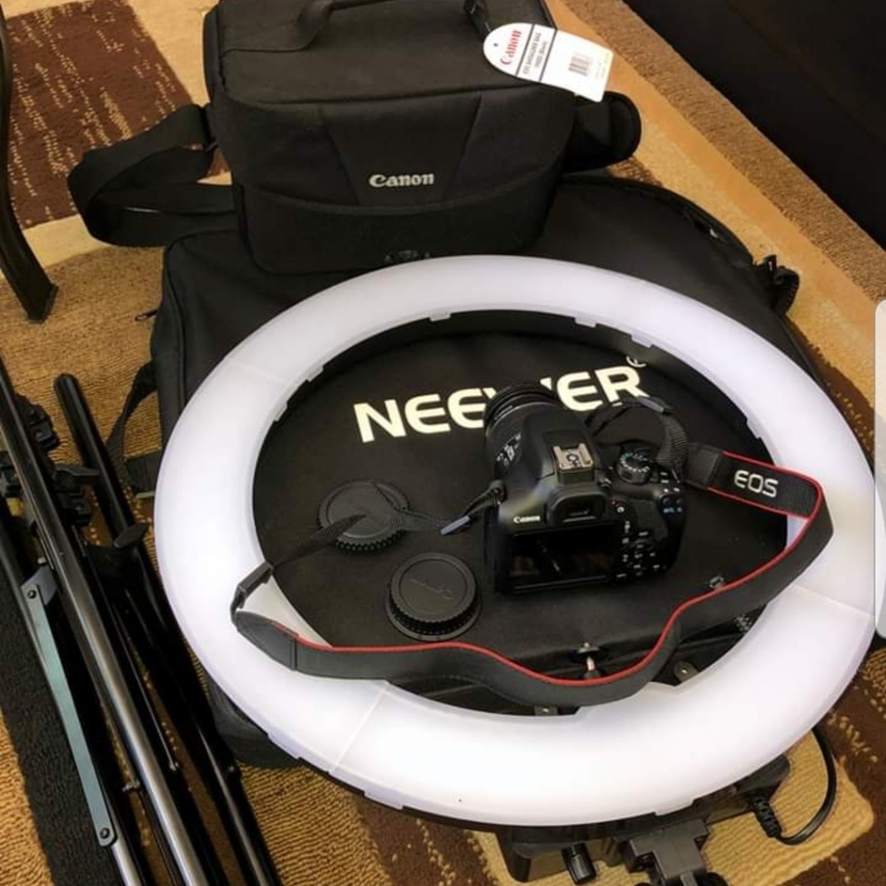 Canon Camera - Picture 2 of 2